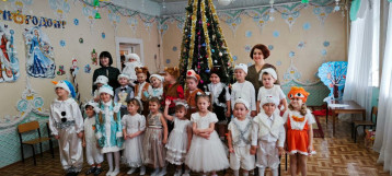 Новогодний утренник во 2 младшей группе Новогодний утренник во 2 младшей группе.