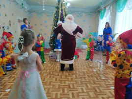Новогодний утренник "Хлопушка" в средней группе Новогодний утренник "Хлопушка" в средней группе.