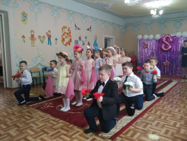 "Концерт для мам и бабушек" в подготовительной "А" группе "Концерт для мам и бабушек" в подготовительной "А" группе.