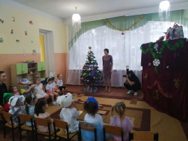 Новогодний утренник в первых младших группах "А" и "Б" Новогодний утренник в первых младших группах "А" и "Б".