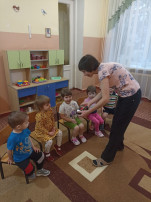 Занятие по ознакомлению с окружающим миром в 1 младшей группе "А" на тему: «Такой разный транспорт» Занятие по ознакомлению с окружающим миром в 1 младшей группе "А" на тему: «Такой разный транспорт».
