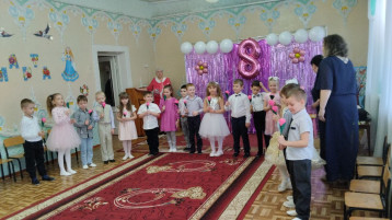 "Концерт для бабушек и мам" в подготовительной "Б" группе "Концерт для бабушек и мам" в подготовительной "Б" группе.
