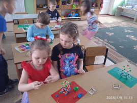 Занятие по конструированию на тему: 3D-МОДЕЛИРОВАНИЕ РАКЕТЫ ИЗ ПЛАСТИЛИНА И ЗУБОЧИСТОК в подготовительной группе Занятие по конструированию на тему: 3D-МОДЕЛИРОВАНИЕ РАКЕТЫ ИЗ ПЛАСТИЛИНА И ЗУБОЧИСТОК в подготовительной группе.